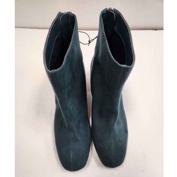 Green Boots - Picture 2 of 4